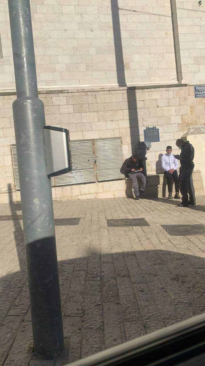 قوات الاحتلال تعتقل المقدسي داوود أبو الهوى من شارع يافا في القدس المحتلة، هو من بلدة الطور